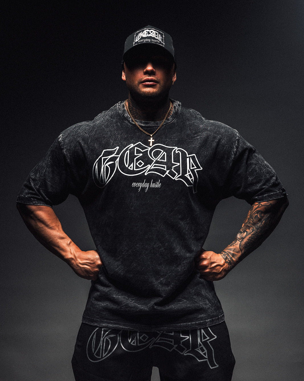 GEAR OUTLINE OVERSIZED TEE ACID WASH
