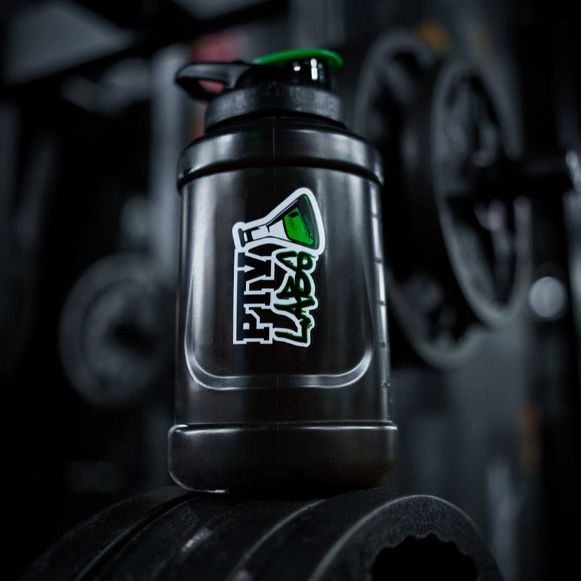 Iso shaker salilla – suuri juomapullo treeneihin ja palautumiseen