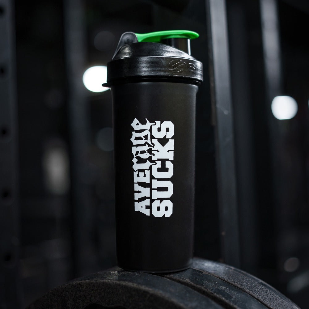 Musta Smartshake-shaker vihreällä kannella – Average Sucks -tekstillä varustettu treenipullo